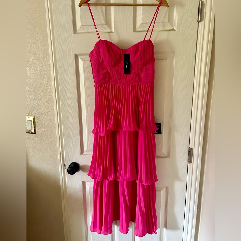NWT Lulu’s Cascading Crush Hot Pink Tiered Midi Dress